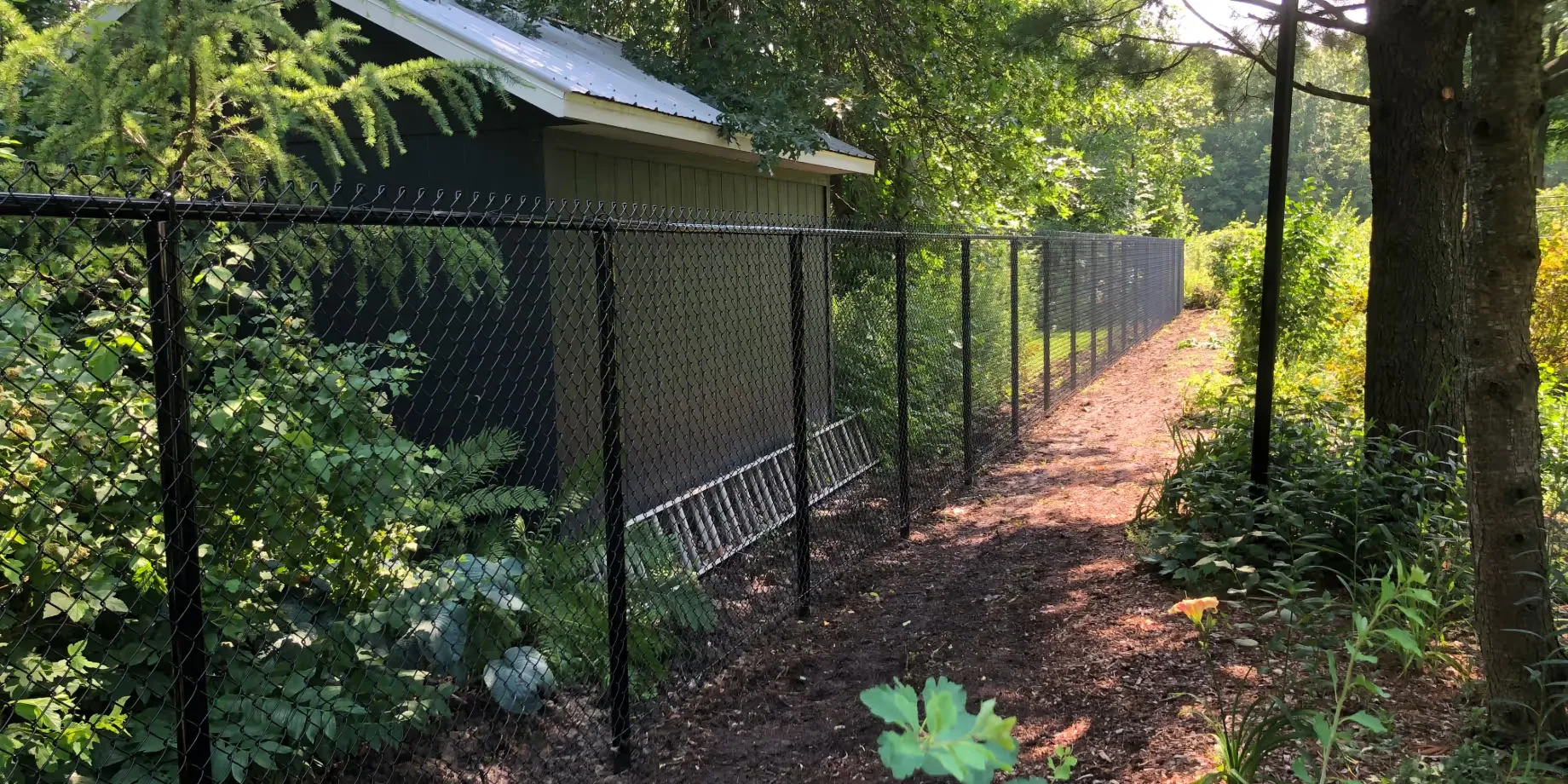 Clôture Frost en mailles de chaînes avec lattes d'intimité